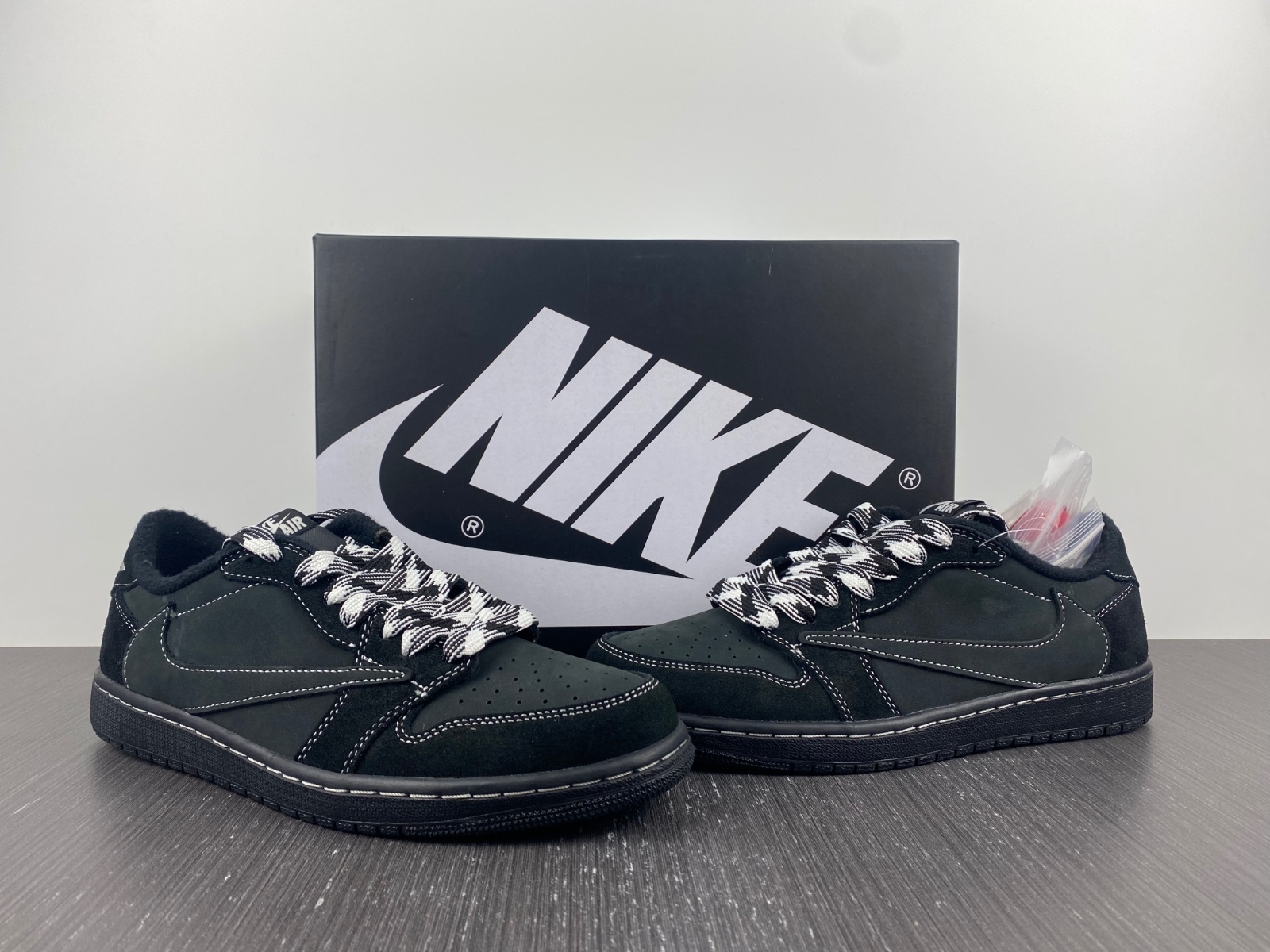 Travis Scott x Air Jordan 1 Low Black/Phantom
