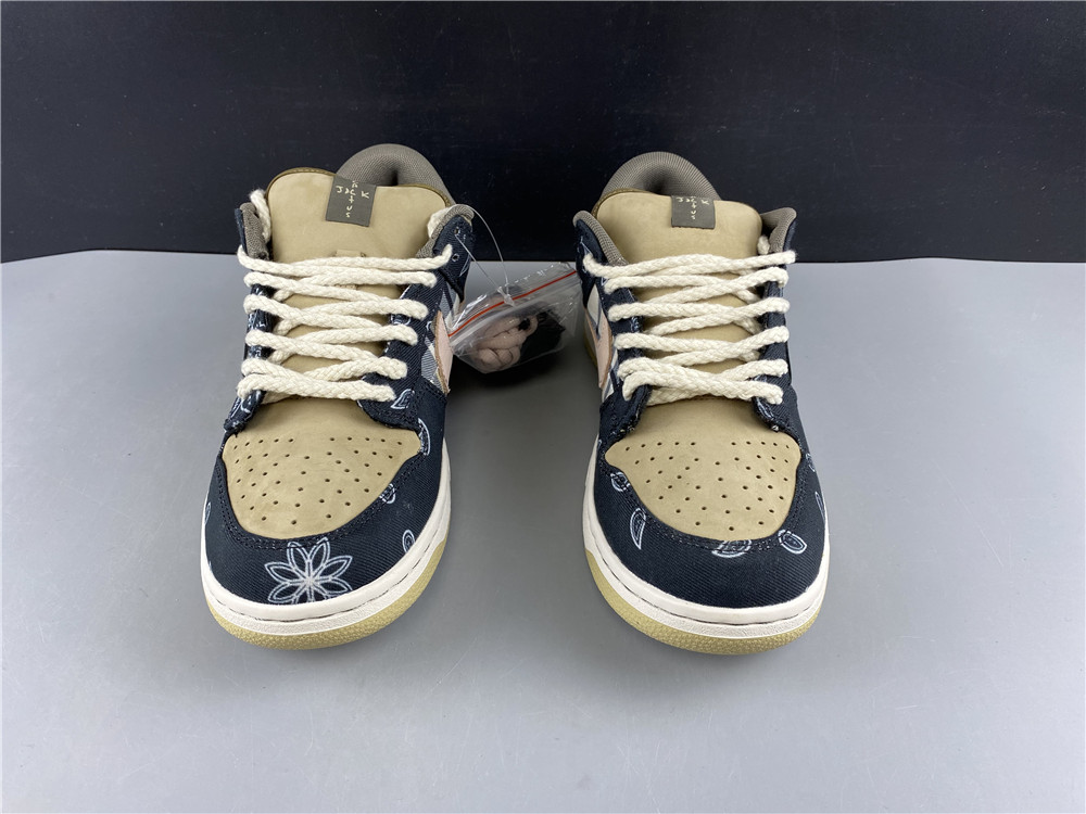 Travis Scott x Nike SB Dunk Low CT5053-001