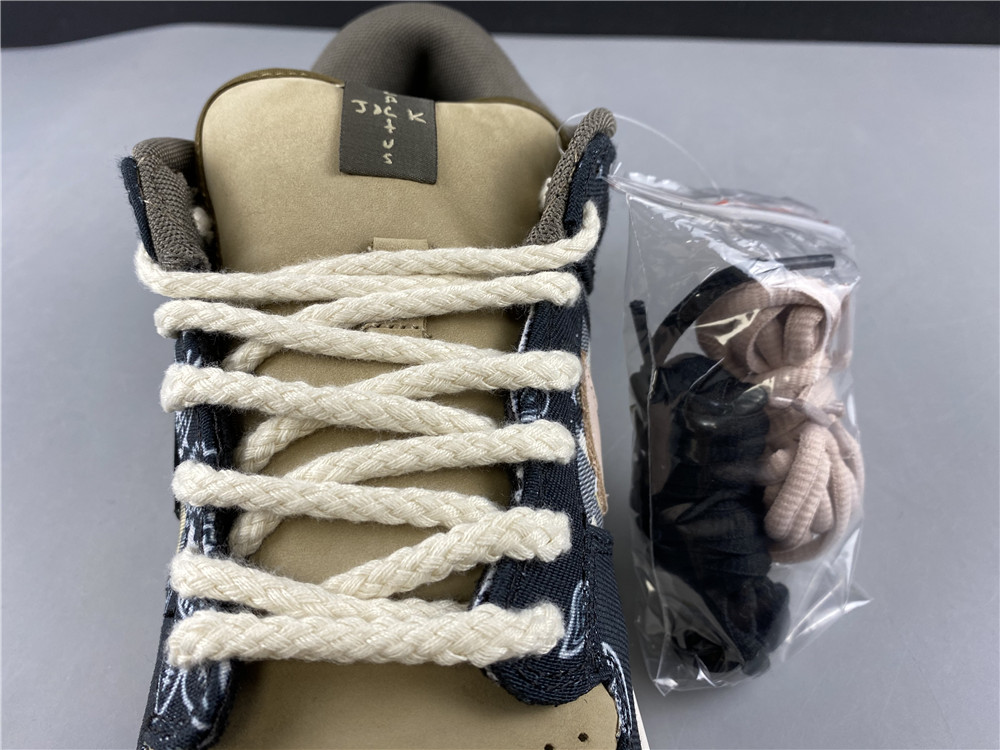 Travis Scott x Nike SB Dunk Low CT5053-001