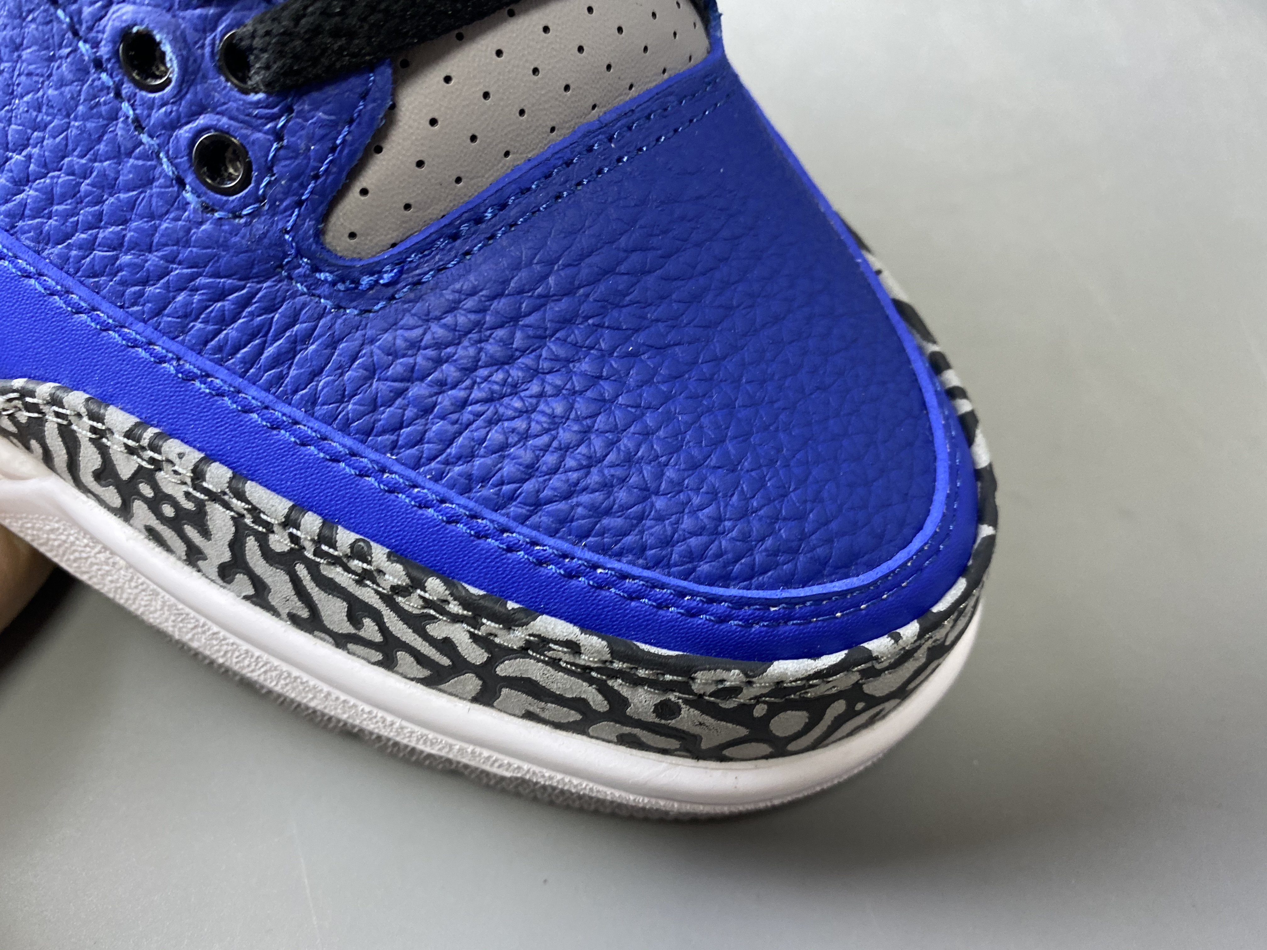 Air Jordan 3 Varsity Royal