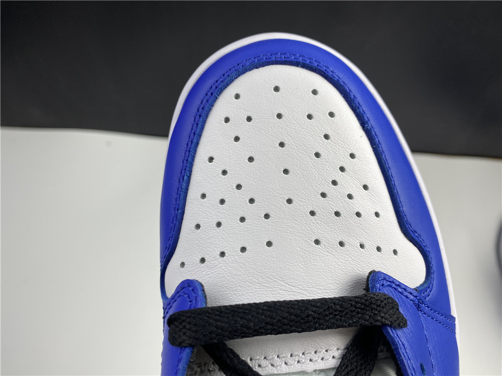 Air Jordan 1 Mid Sisterhood CV0152-401