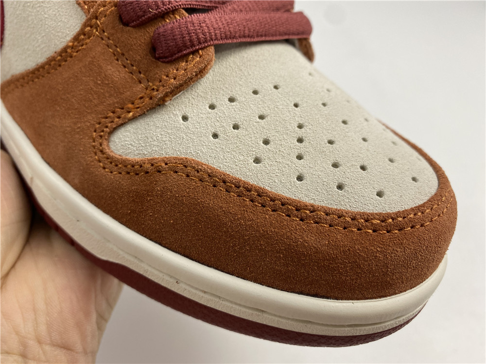 Dunk Low Pro Dark Russet Cedar BQ6817-202