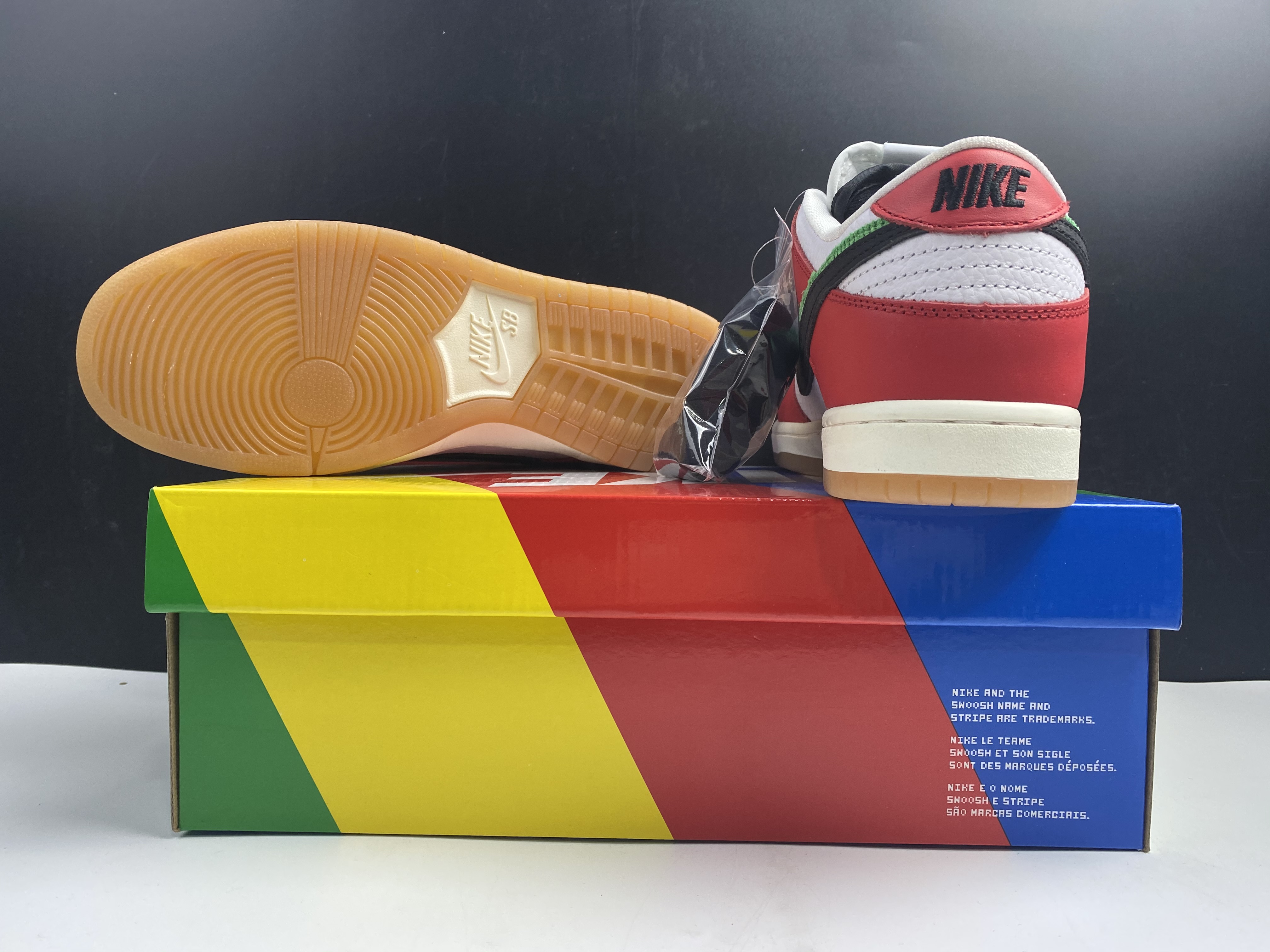 Frame Skate x Nike SB Dunk Low Habibi  CT2550-600