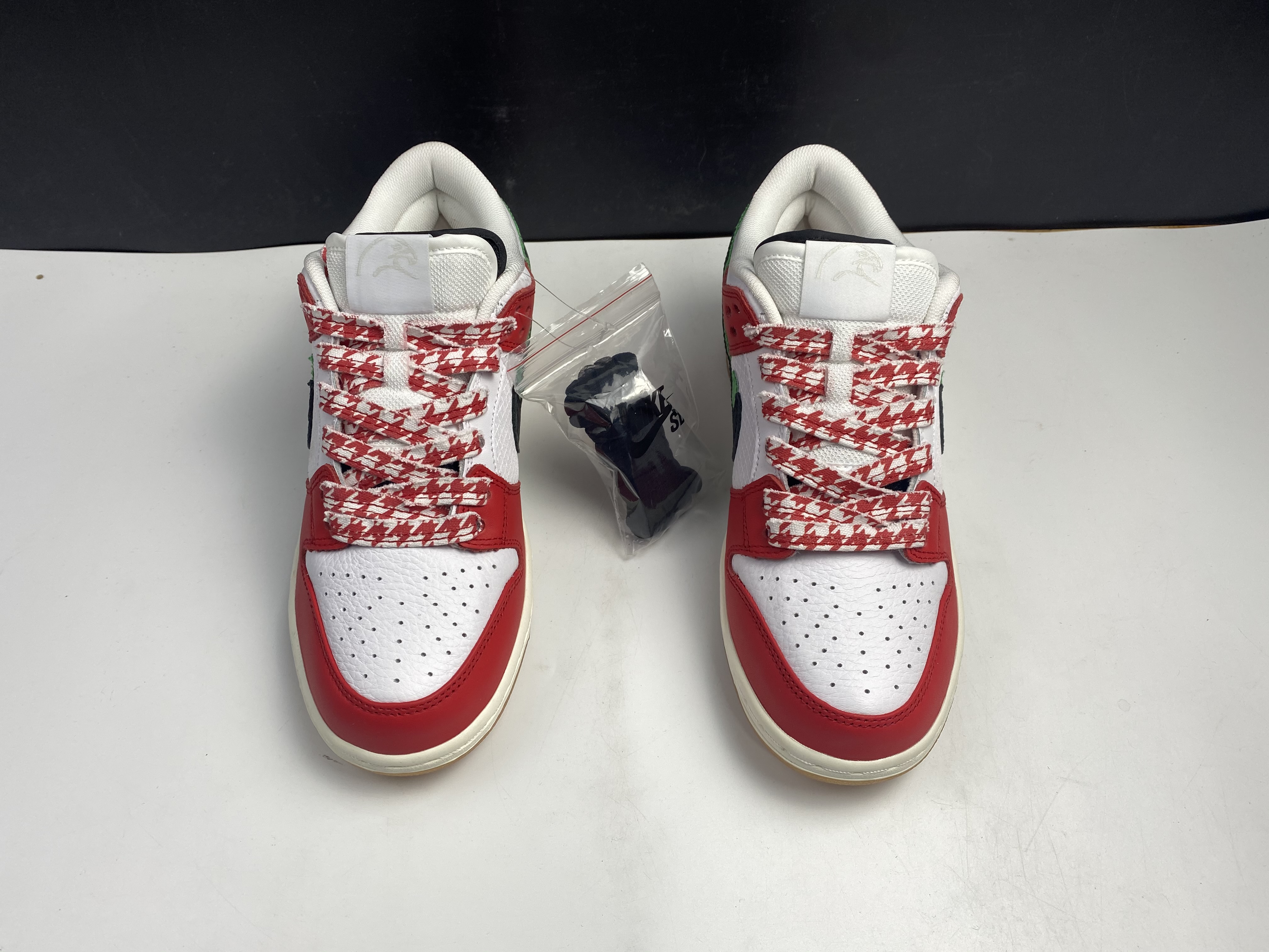 Frame Skate x Nike SB Dunk Low Habibi  CT2550-600
