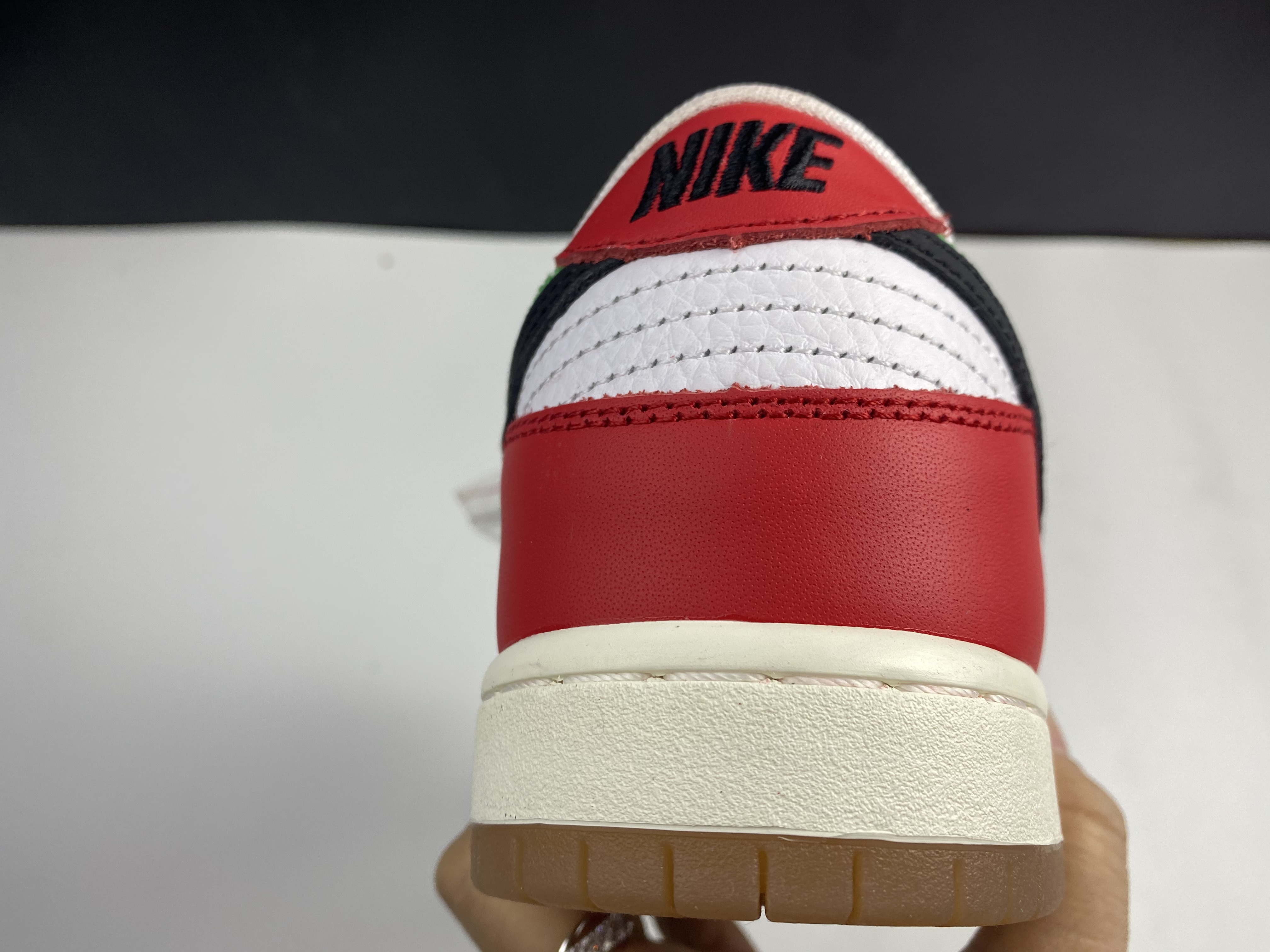 Frame Skate x Nike SB Dunk Low Habibi  CT2550-600
