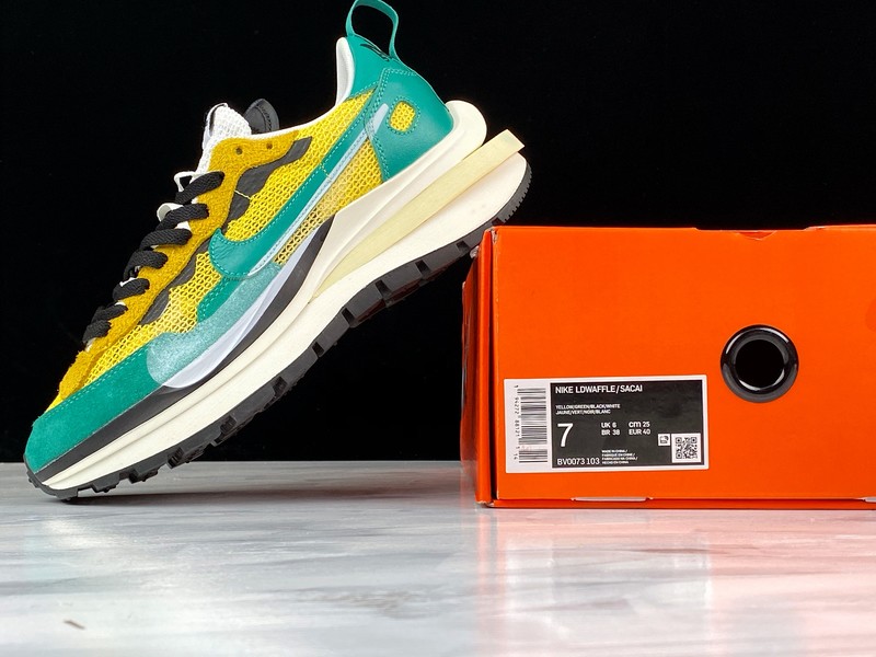 Sacai X NIKe regasus vaporrly SP BV0073-103