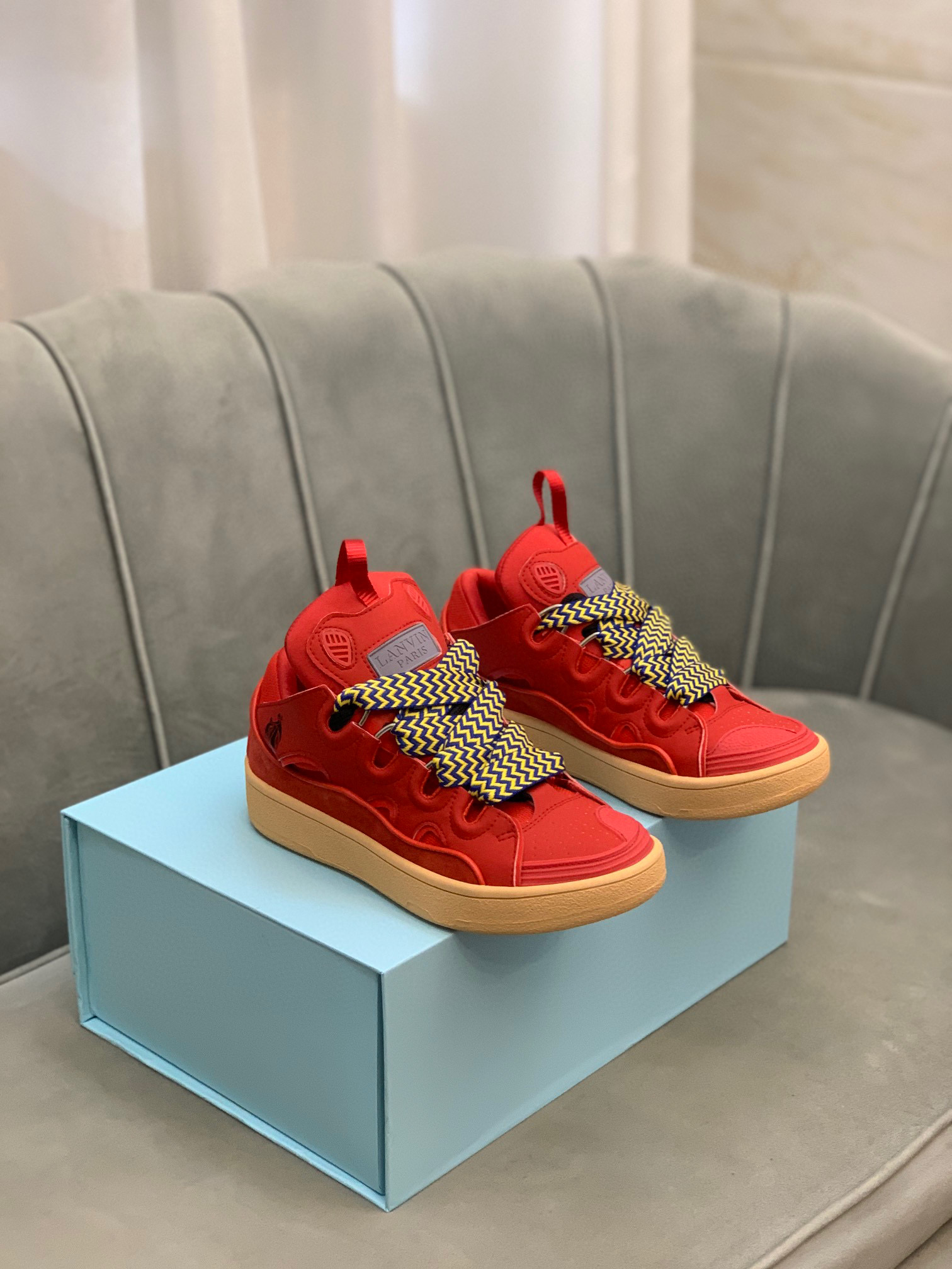 L*anvin sneakers