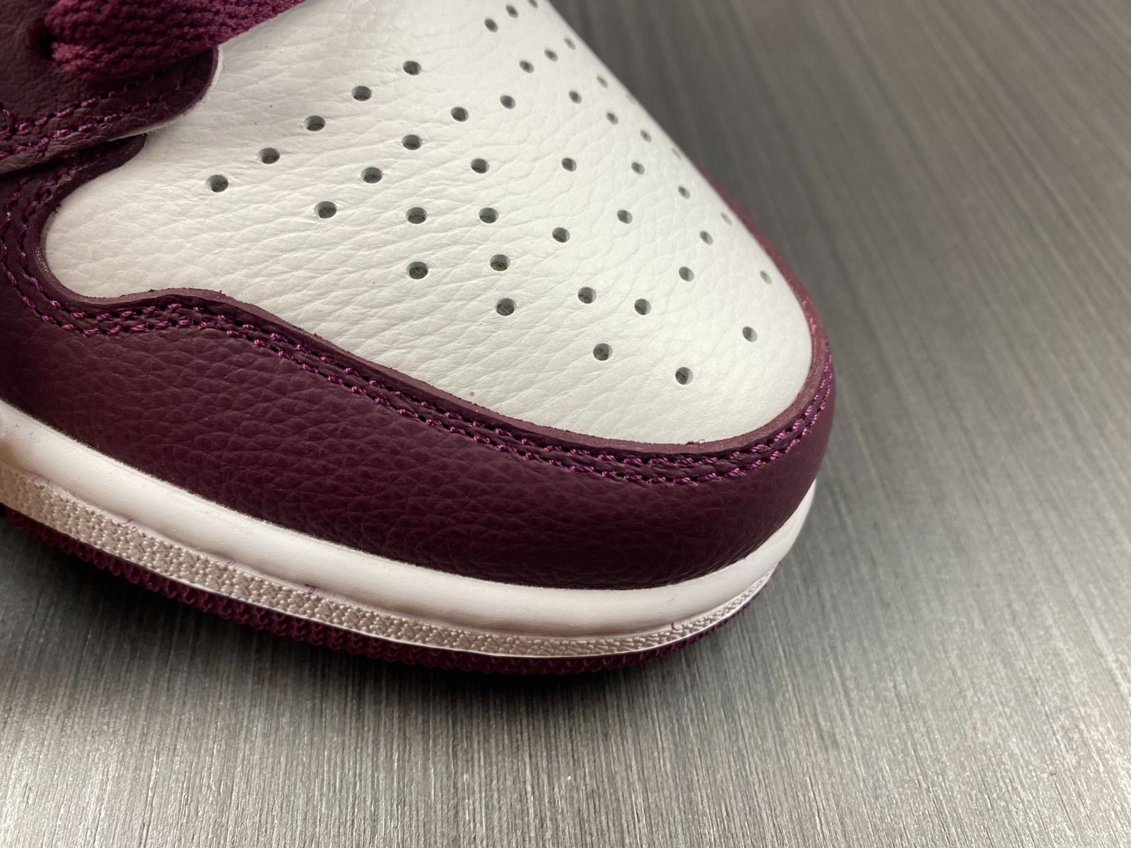 Air Jordan 1 High OG Bordeaux