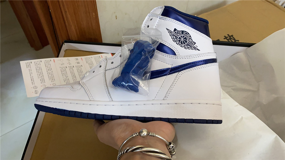 Air Jordan 1 OG “Metallic Navy