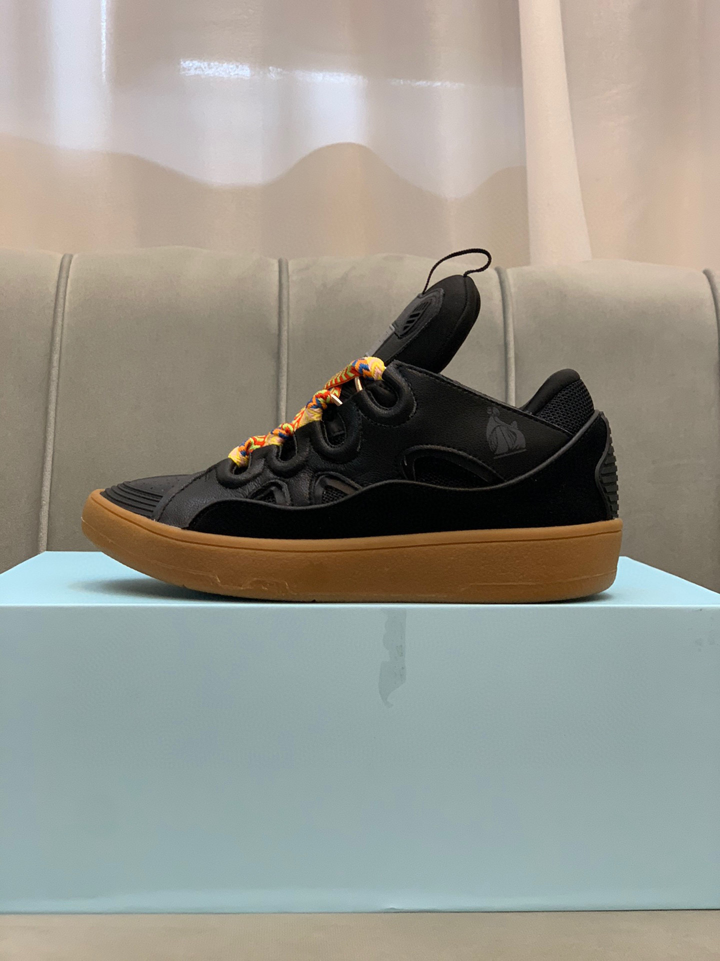 L*anvin sneakers