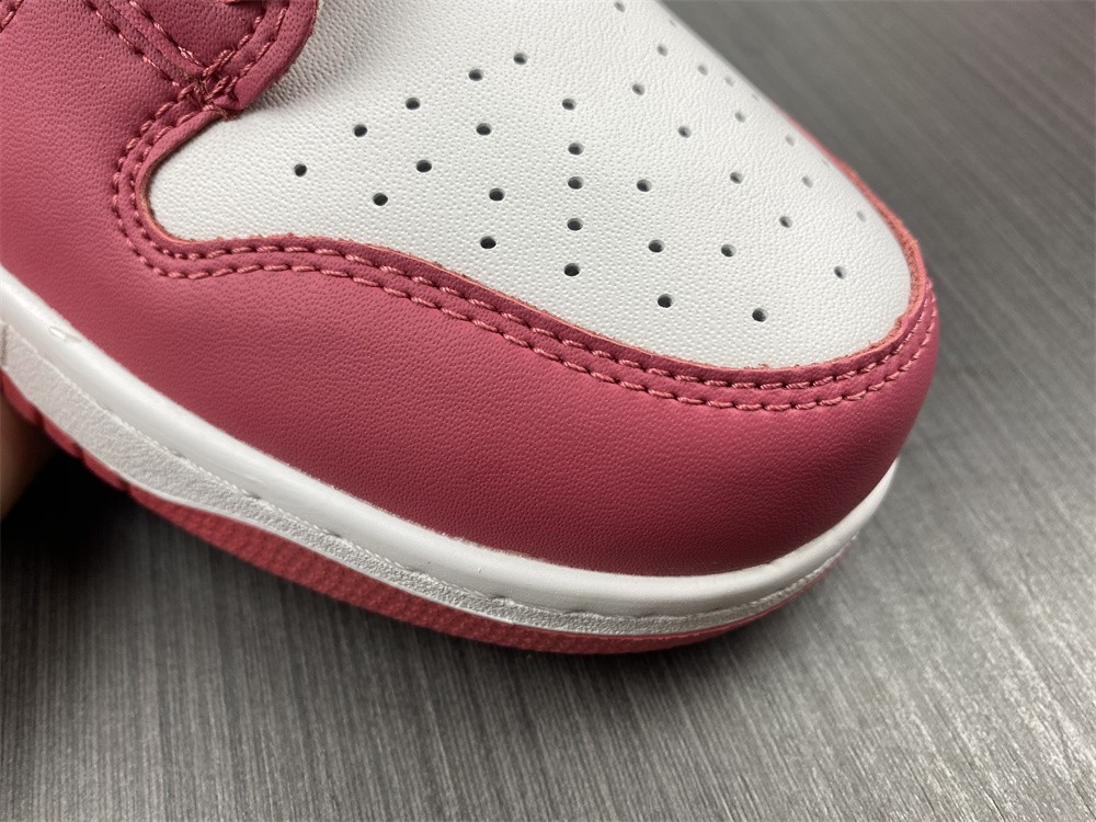 SB Dunk Low Archeo Pink
