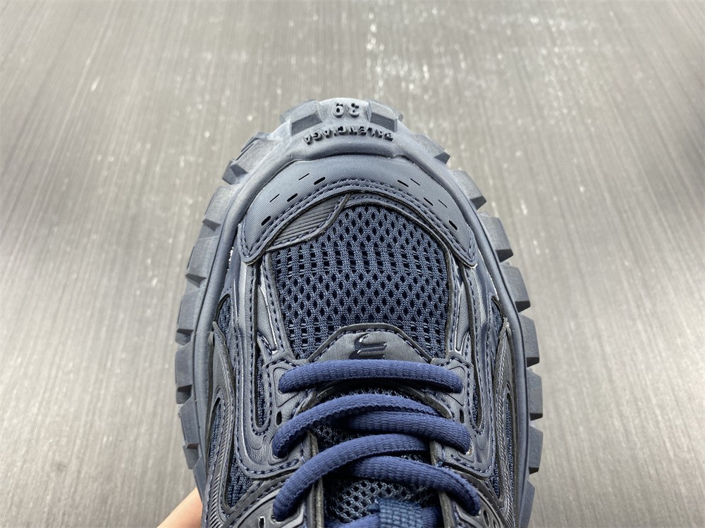 DEFENDER SNEAKER