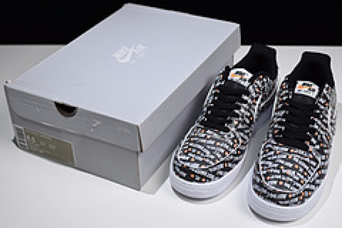 NIKE AIR FORCE 1 LOW 