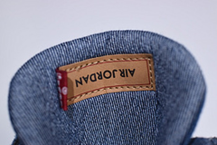 Levi´s x Nike  Air Jordan 4 Denim AO2571-401
