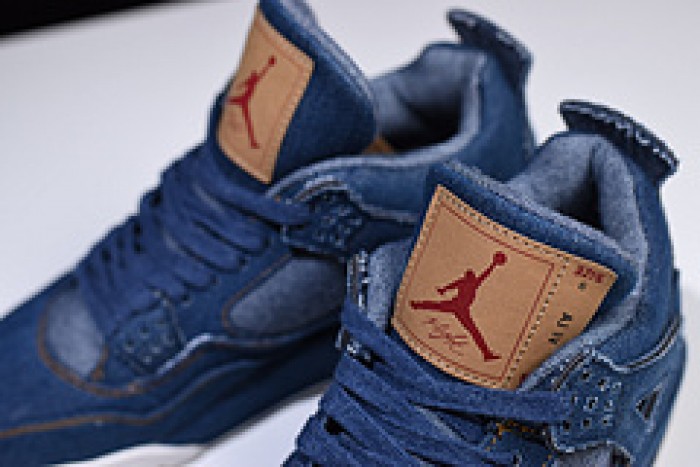 Levi´s x Nike  Air Jordan 4 Denim AO2571-401