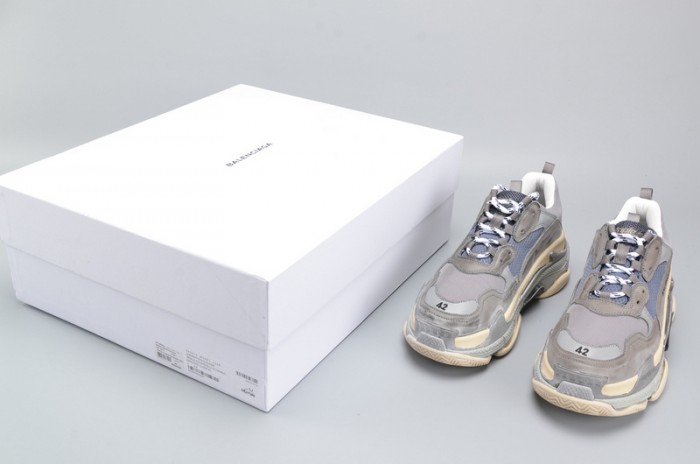 BLG 17FW TRIPLE S WASHED SHOW SNEA GREY  MENS AED2900