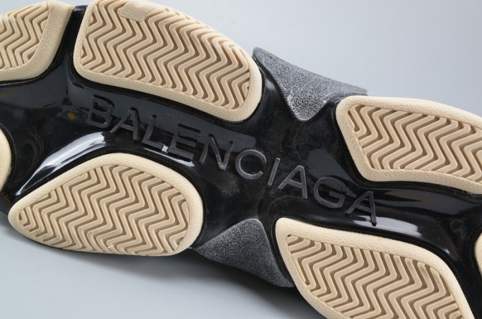 BLG 17FW TRIPLE S WASHED SHOW SNEA GREY  MENS AED2900