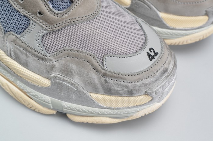 BLG 17FW TRIPLE S WASHED SHOW SNEA GREY  MENS AED2900