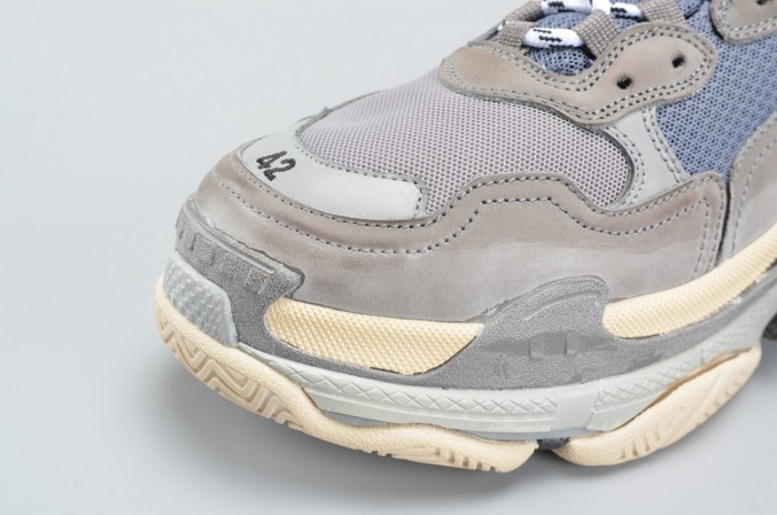 BLG 17FW TRIPLE S WASHED SHOW SNEA GREY  MENS AED2900