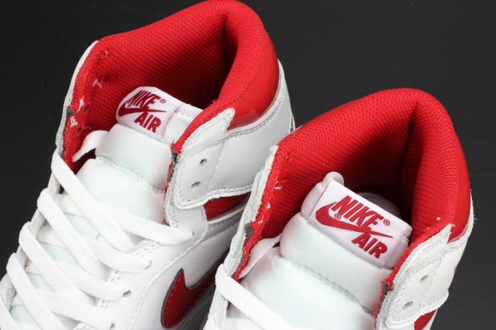 AIR JORDAN 1 RETRO HIGH OG "METALLIC RED" mens 555088-103