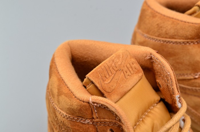 Air Jordan 1 Retro High OG "Wheat"  Golden Harvest/Elemental Gold 555088-710